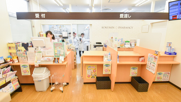 コクミン薬局えきマチ１丁目姪浜駅店の受付/カウンター