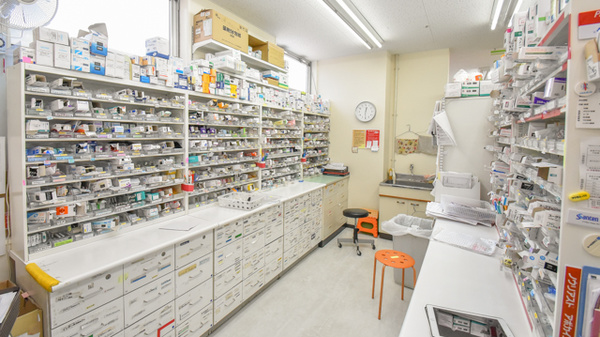 コクミン薬局えきマチ１丁目姪浜駅店の調剤室