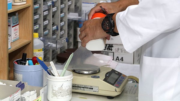 辻上薬局　御供所店の調剤器具