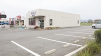 辻上薬局　郡家店の駐車場