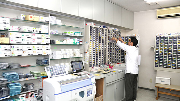 土器薬局の調剤室