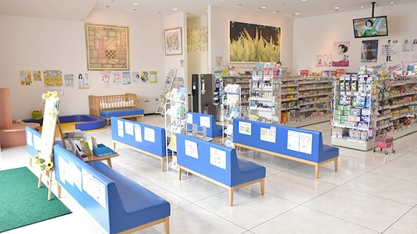 ププレひまわり薬局　多治米店の待合スペース