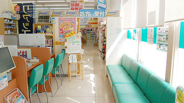 ププレひまわり薬局　水呑店　（広島県福山市）の待合スペース