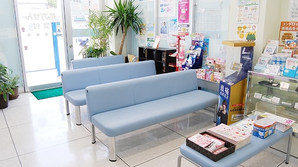 ププレひまわり薬局　尾道中央店の待合スペース