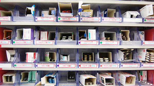 ププレひまわり薬局　尾道中央店の薬棚