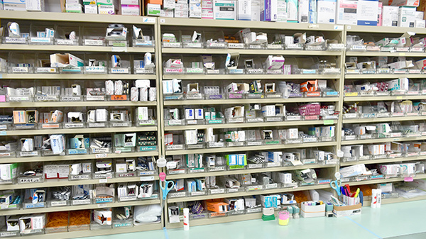 ココカラファイン薬局　千歳船橋調剤店の薬棚