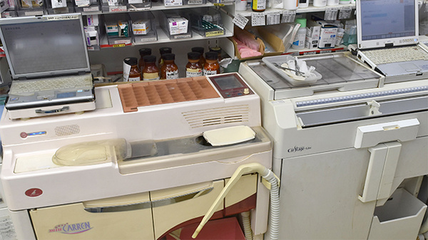 ココカラファイン薬局　成城西口店の調剤器具