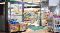 ココカラファイン薬局府中けやき通り店の入口