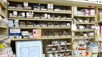ココカラファイン薬局府中けやき通り店の薬棚