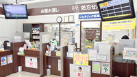ココカラファイン薬局　用賀駅前店の受付/カウンター
