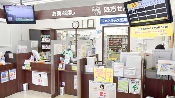 ココカラファイン薬局　用賀駅前店の受付/カウンター