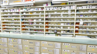 ココカラファイン薬局　砧店の薬棚
