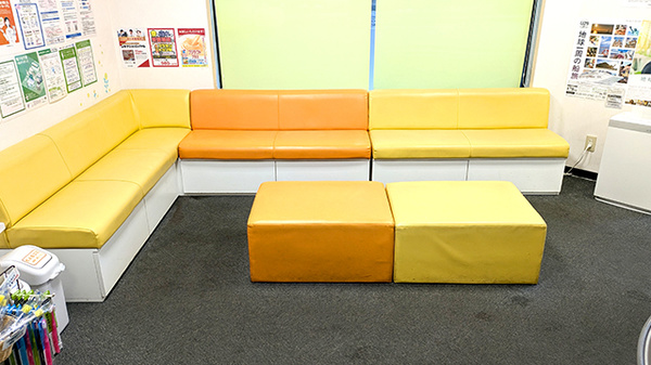 セイムス札幌南1条西14丁目薬局の待合スペース