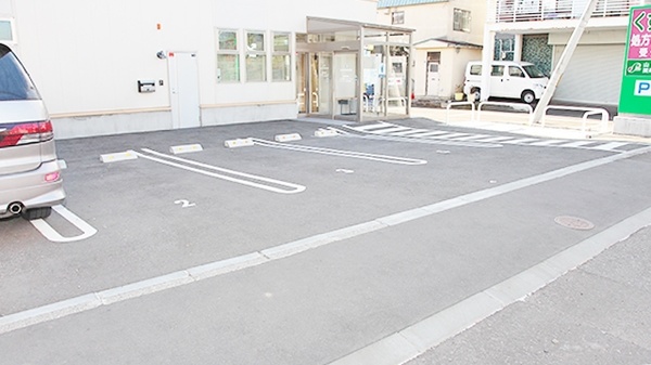 山の手調剤薬局の駐車場