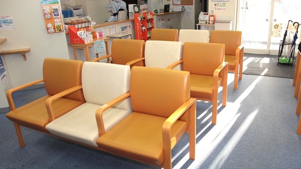 あじさい調剤薬局の待合スペース