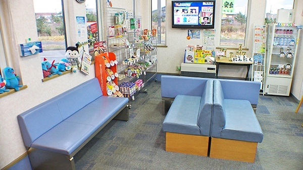 マリン薬局の待合スペース