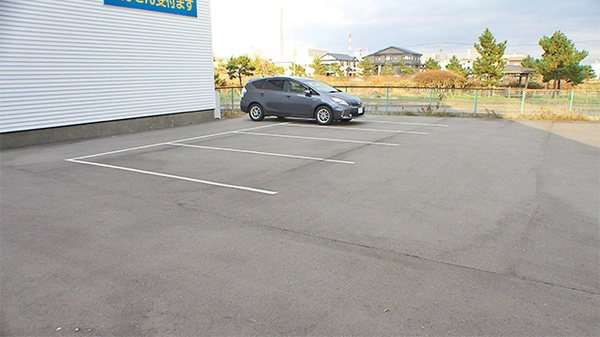 マリン薬局の駐車場