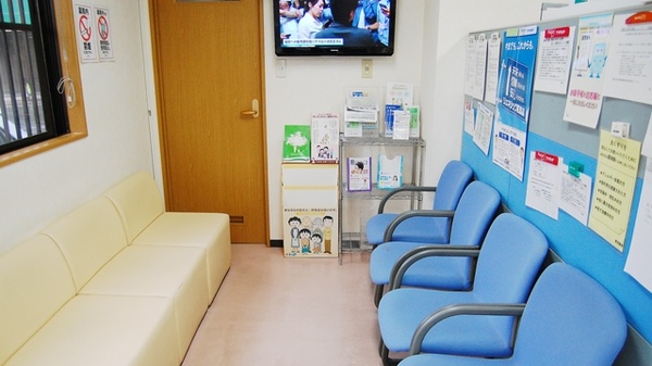 青空薬局の待合スペース