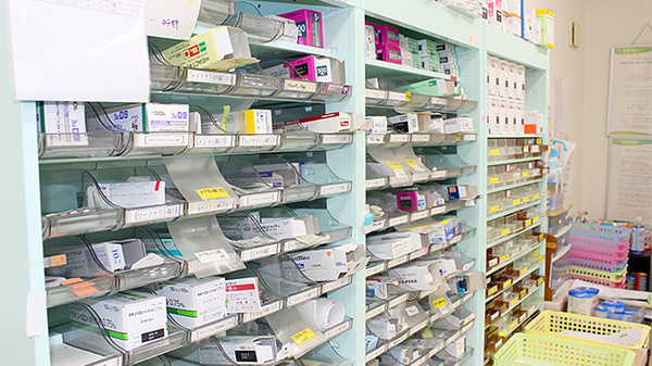さつき薬局　貝島店の薬棚