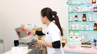 さつき薬局　貝島店の作業風景