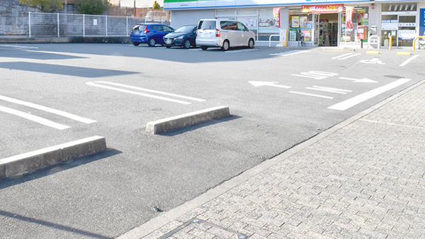 爽やか薬局の駐車場