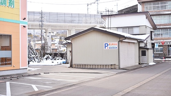 飯山新町モリキ薬局の駐車場