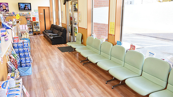 飯山新町モリキ薬局の待合スペース