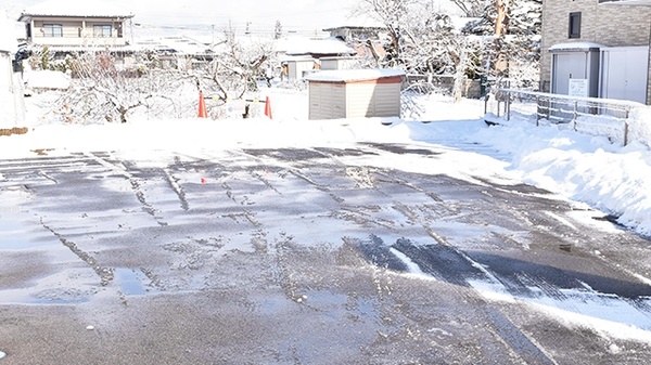 川中島ひとみ薬局の駐車場