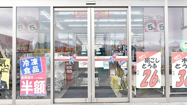 日詰モリキ薬局の入口