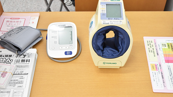 日詰モリキ薬局の血圧計