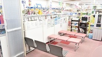 コスメⅡ薬局の待合スペース