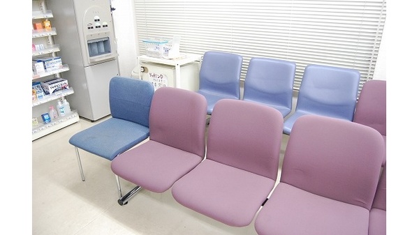 城西西口薬局の待合スペース