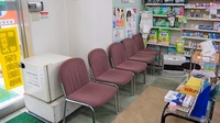 梓西口薬局の待合スペース