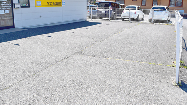 氷室西口薬局の駐車場