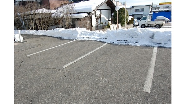 あづみ野西口薬局の駐車場