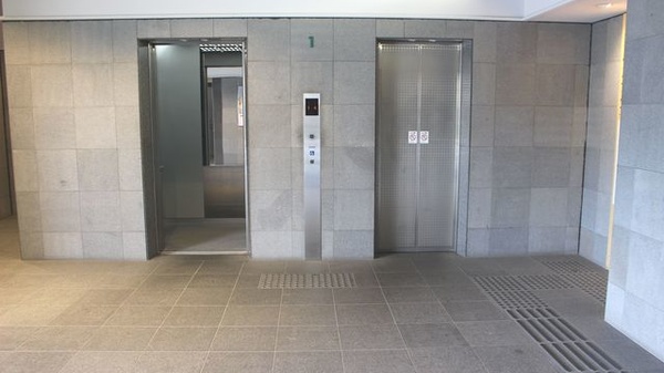 エスマイル薬局　緑井店のエレベーター