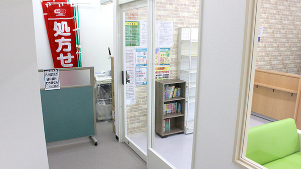 セイムス　南栗橋薬局の入口