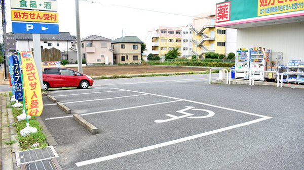 ドラッグセイムスふじみ野薬局の駐車場