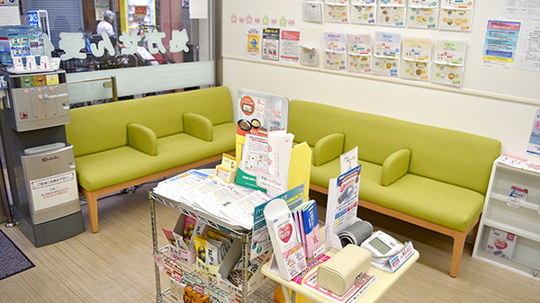 阪神調剤薬局　近鉄布施店の待合スペース