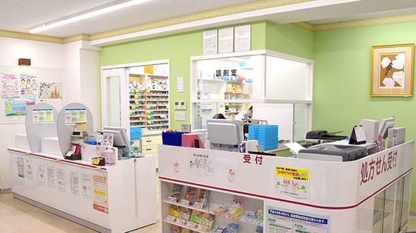 阪神調剤薬局　大阪伏見店の受付/カウンター