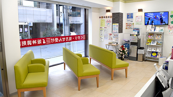 阪神調剤薬局　大阪伏見店の待合スペース