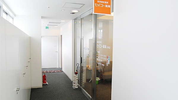 セイコー薬局　天神店の入口