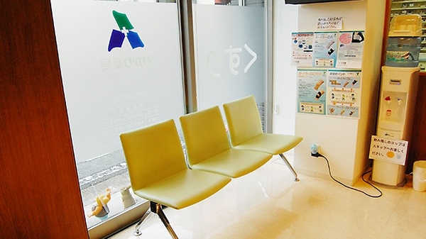 ひかり薬局　清川店の待合スペース