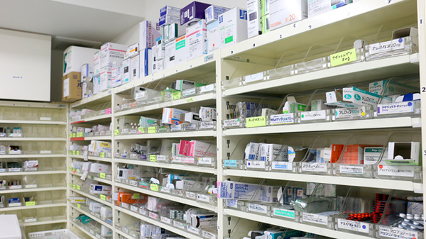 ひかり薬局　清川店の薬棚