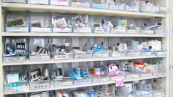 ひまわり薬局　志免店の薬棚