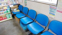 今町調剤薬局の待合スペース