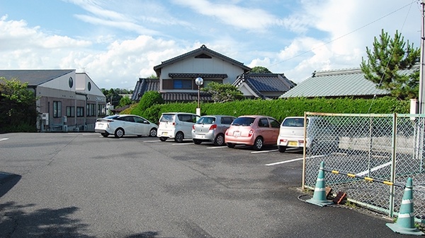 野面薬局の駐車場