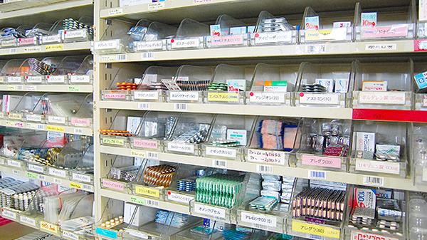 セイコー薬局　楽市店の薬棚