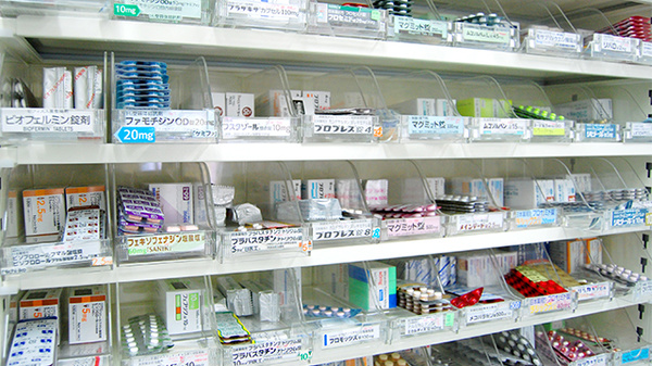 調剤薬局みおつくしの薬棚
