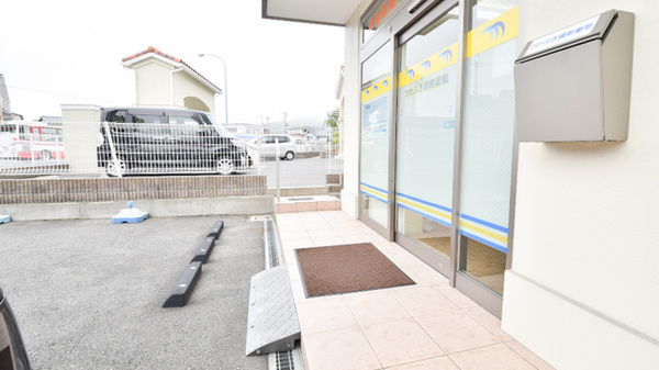 つわぶき調剤薬局の入口